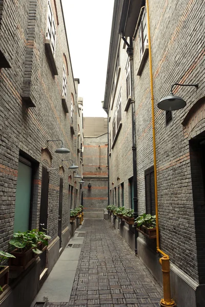 Narrow alleyway — Stock Photo, Image