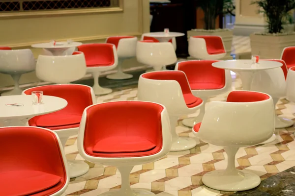 Café stoelen en tafels — Stockfoto
