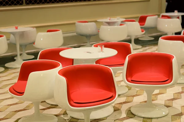 Café stoelen en tafels — Stockfoto