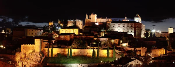 gece caceres şehir panoraması