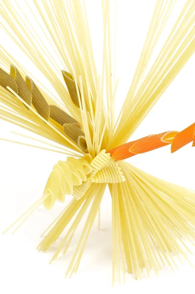 Spaghetti mit Farbfusilli — Stockfoto