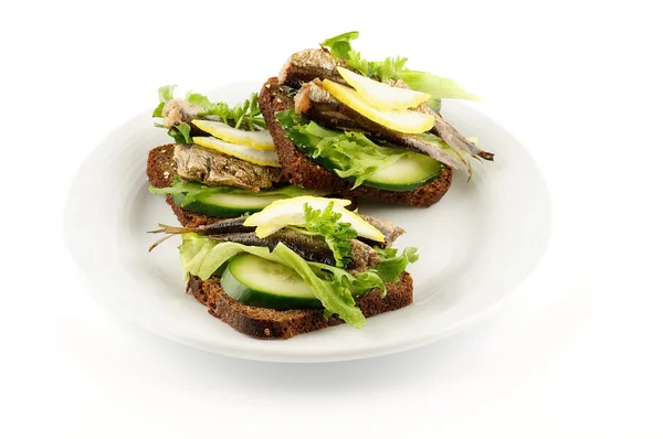 Бутерброд с копчеными сардинами — стоковое фото