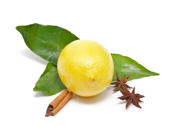 Zitrone mit Zimt und Anis — Stockfoto