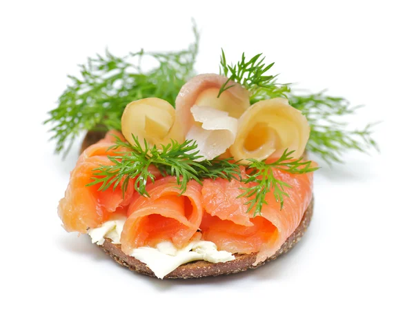 Broodje met gerookte zalm en Steur — Stockfoto