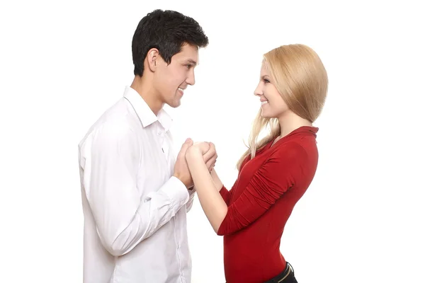 Молодой романтичный красивый мужчина, держащий девушку за руки, изолированный на белом — стоковое фото
