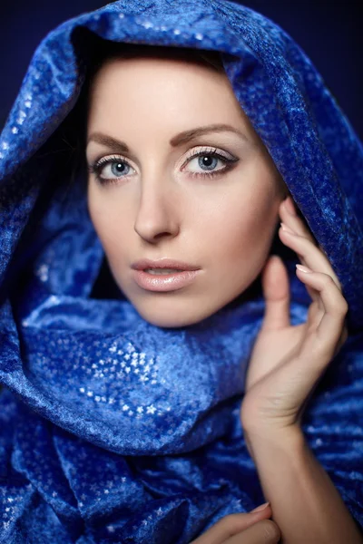 Closeup portrait bright makeup in blue color cloth — Stock Photo, Image