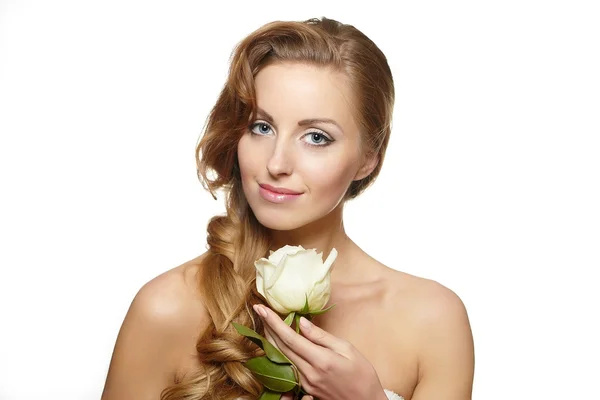 Zmysłowy uśmiechający się piękna kobieta z Białej Róży — Zdjęcie stockowe