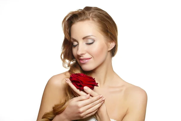 Αισθησιακό όμορφη γυναίκα με κόκκινο τριαντάφυλλο — Φωτογραφία Αρχείου