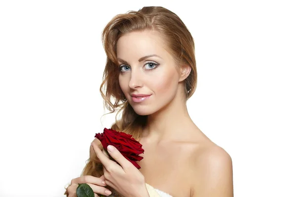 Mulher bonita sensual com rosa vermelha — Fotografia de Stock