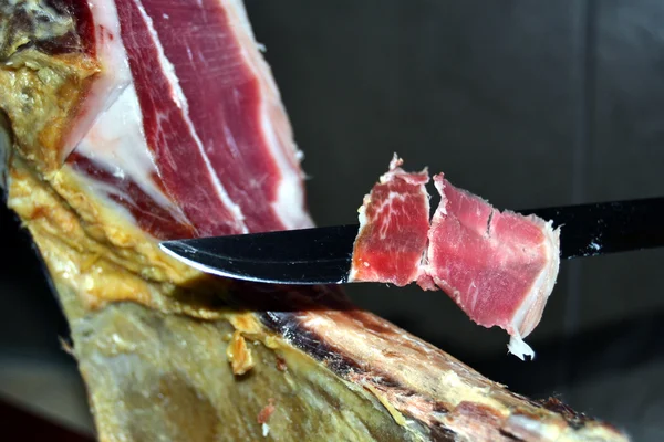 Ham et jamon serrano jambonu kesme bıçağı — Stok fotoğraf