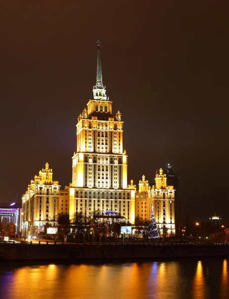 Nacht Moskou hotel Oekraine — Stockfoto