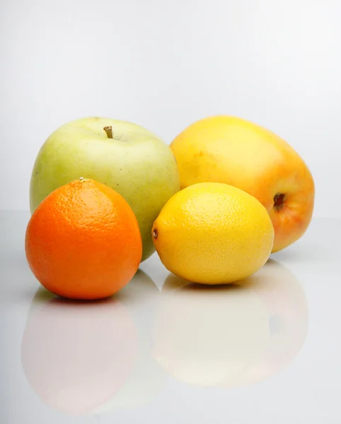 Frutas en el estudio — Foto de Stock