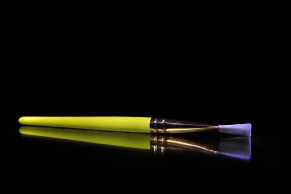 Yellow brush with reflection — Stock Photo, Image