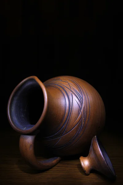 Jarro de cerâmica jarro estúdio qualidade fundo preto — Fotografia de Stock