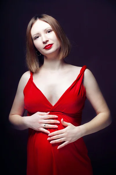 Kırmızı elbise modeli — Stok fotoğraf