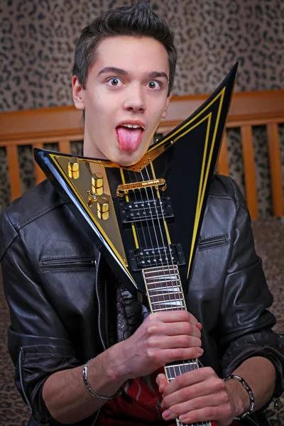 Mannen med electro-gitarr — Stockfoto