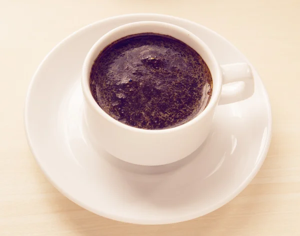 Xícara branca de café na mesa — Fotografia de Stock
