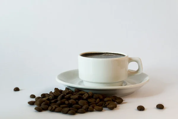 一杯白咖啡和茶碟 — 图库照片