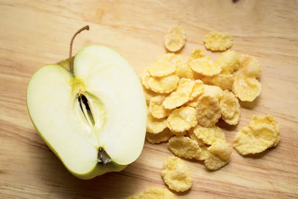 Corn flakes with apple on the table — Stock Photo, Image