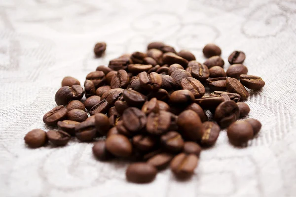 Coffee beans on linen tablecloths — Stock Photo, Image
