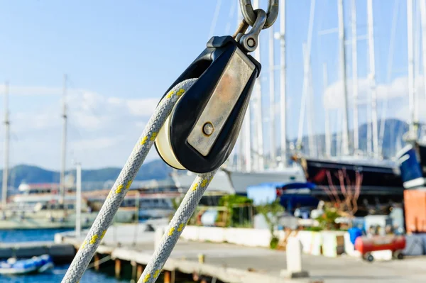 Sailing yacht equipment: block with main sheet rope — Stock Photo, Image