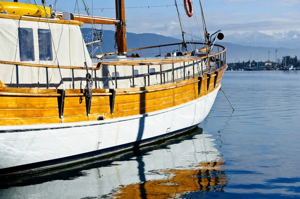 Barevné detailní obraz vinobraní plachetní loď kotvící — Stock fotografie