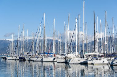 yelkenli tekne ve yat Marina. Akdeniz.