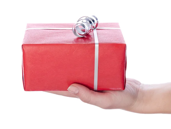 Noel hediye kutusu elinde — Stok fotoğraf