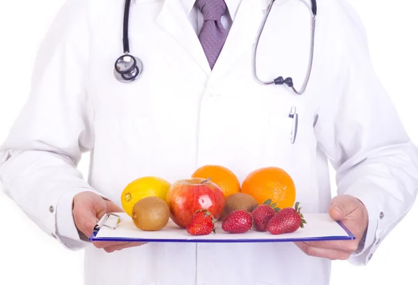 Доктор тримає свіжі фрукти — стокове фото