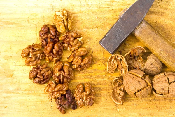 Свежие орехи — стоковое фото
