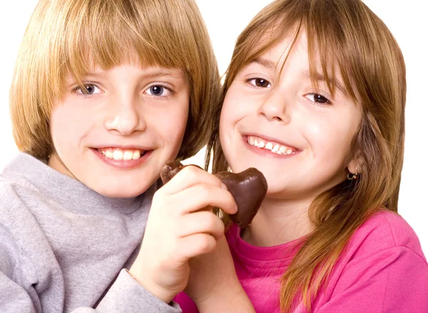 Boldog gyermekek, csokoládé — Stock Fotó