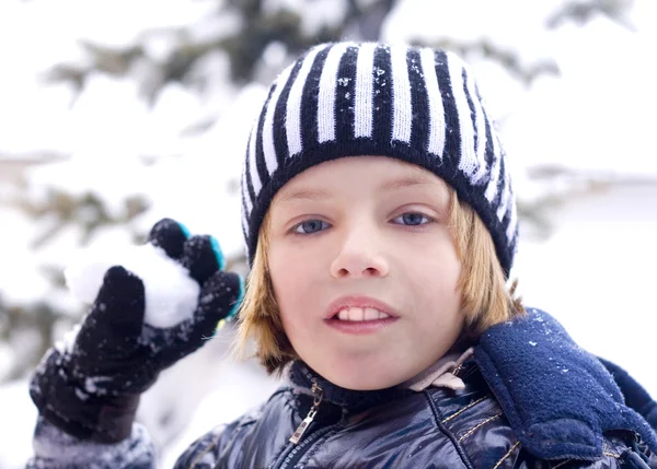 Kinderen op de sneeuw — Stockfoto