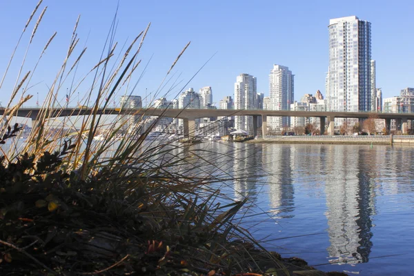 Vancouver bredvid false creek — Stockfoto