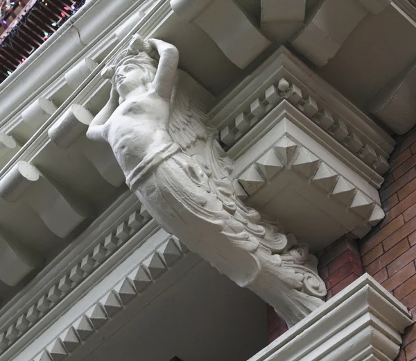 Estatua de Desnudo en la Entrada del Edificio —  Fotos de Stock