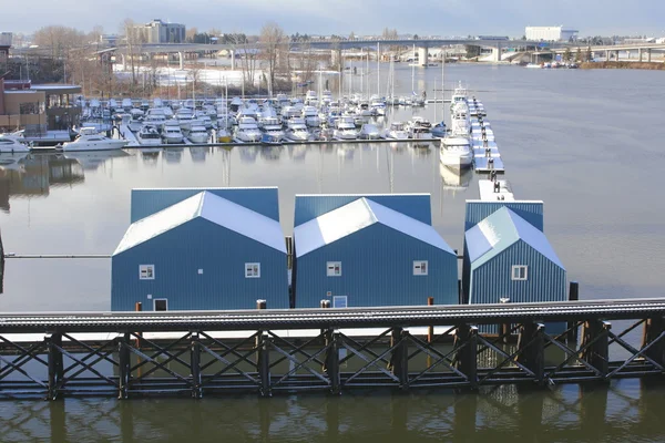 Boathouses de la rivière — Photo