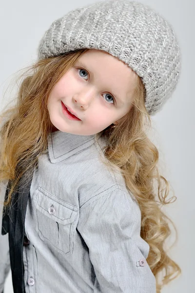 Elegante bambina in studio — Foto Stock