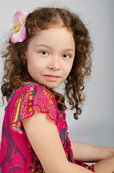 Portret van schattig klein meisje — Stockfoto
