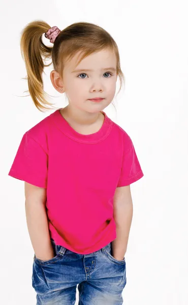 Kot pantolon ve t-shirt, sevimli küçük kız portresi — Stok fotoğraf