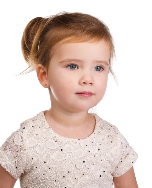 Портрет милої маленької дівчинки, що дивиться вбік — стокове фото