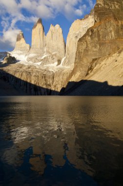 ayna yansıması torres del paine kuleleri, Şili