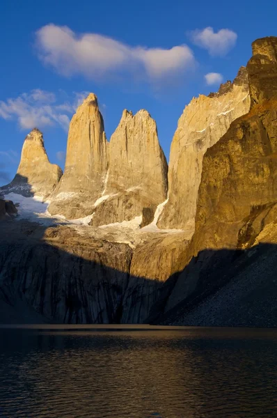 Torres del paine towers at sunse, torres del paine national park, patagon — стоковое фото