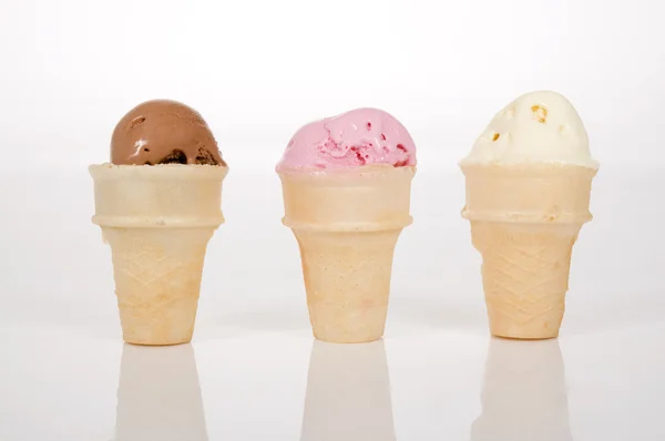 Три ложки мороженого — стоковое фото