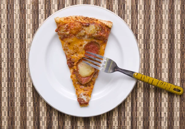 Een stuk pizza. — Stockfoto