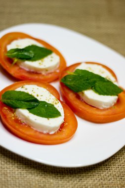 mozzarella ve domates