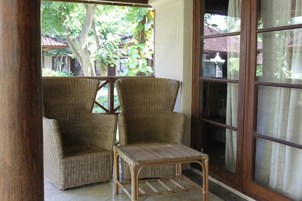 Veranda sandalye ve masa — Stok fotoğraf