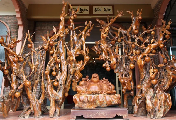Деревянная скульптура благосостояния — стоковое фото