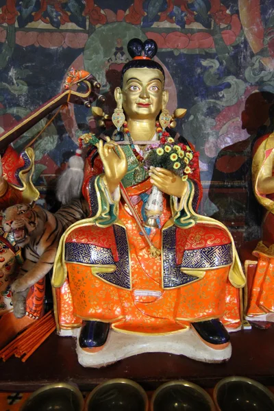 Escultura no mosteiro budista — Fotografia de Stock