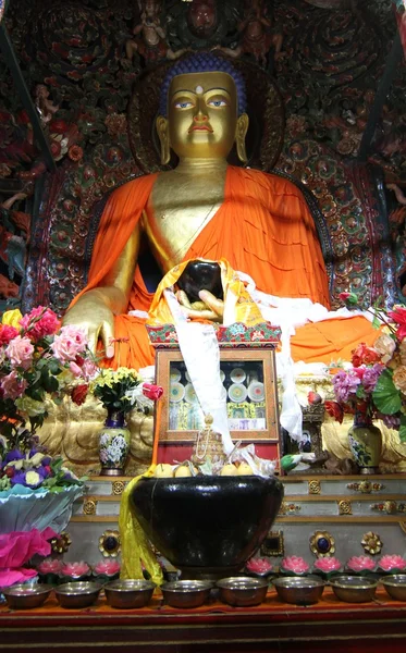 Sculptuur in het boeddhistische klooster — Stockfoto
