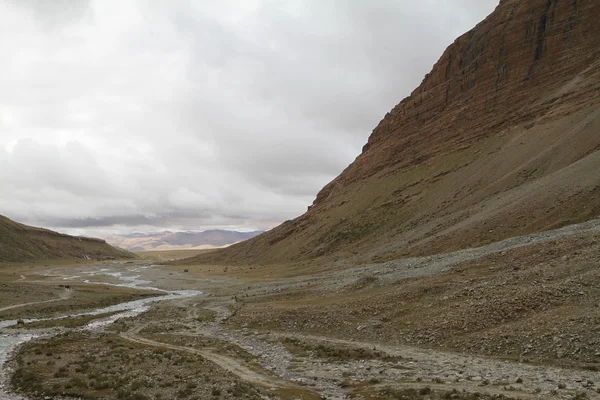 チベットのふもとの小丘  — 無料ストックフォト