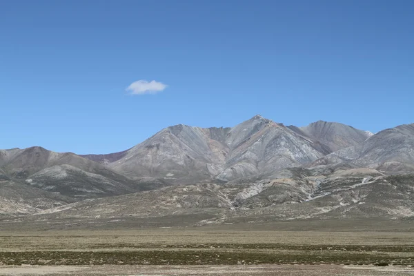 チベットのふもとの小丘  — 無料ストックフォト